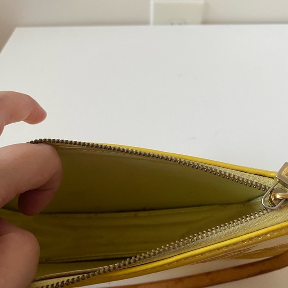 Louis Vuitton Verni Patent Leather Yellow Pouchette - Picture 3 of 9